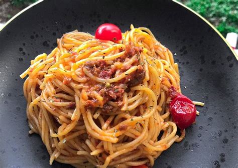 Yuk, intip beberapa resep spaghetti yang enak dan sederhana di sini! Resep: Spaghetti Bolognese La Fonte yang Enak