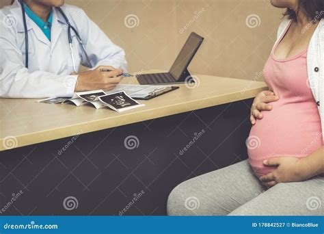 Pregnant Woman And Gynecologist Doctor At Hospital Stock Image Image Of Fertility
