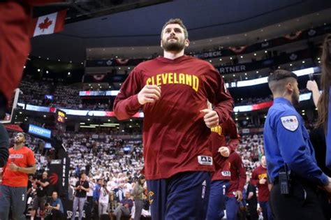Basketball World Reacts To Kevin Love S Message For Cleveland Flipboard