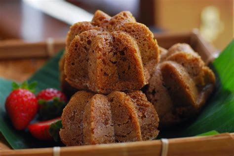 Inilah resep kue bolu pandan praktis dan dilengkapi dengan cara membuat kue bolu secara lengkap dan mudah dipraktekkan. Resep Membuat Bolu Sakura Karamel Meises Cokelat - Harian ...