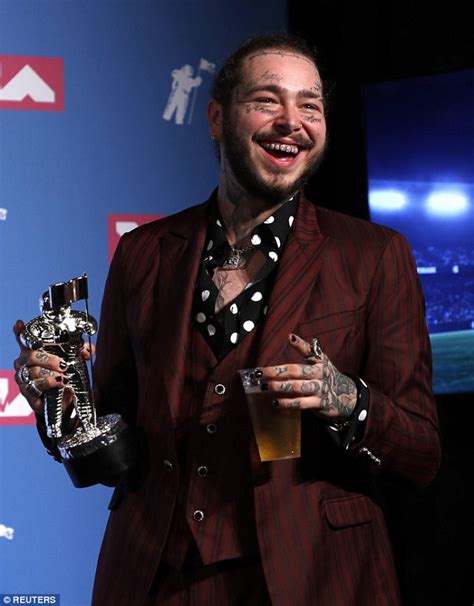 Post Malone S Private Plane To Make Emergency Landing After Blowing Tires Daily Mail Online