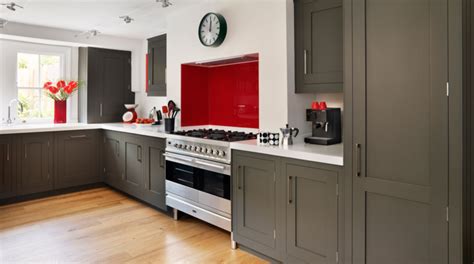 Une cuisine grise est la fois un choix fonctionnel intelligent et l'occasion de s. Cuisine rouge et grise: 25 belles idées d'inspiration