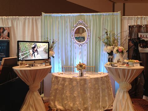 Pretty Wedding Booth At The Premiere Bridal Show Bridal Show Booths