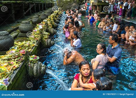 Pura Tirta Empul Temple On Bali Editorial Photo Image Of People Cleansing 178378321