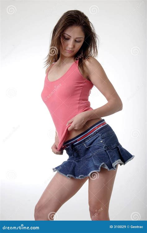 joli brunette dans la mini jupe sexy images libres de droits image 310029