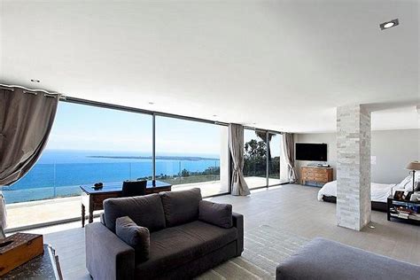 Floor To Ceiling Windows Presenting Beautiful Outside