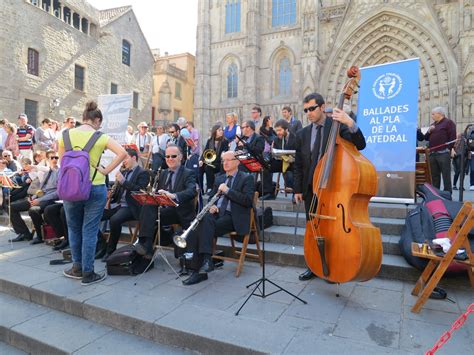 The catalan / valencian cultural domain. Itchy Feet Adventures: Barcelona - The Sardana Dance