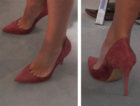Kelly Ripas New Burgundy Suede Sergio Rossi Heels Live With Kelly And