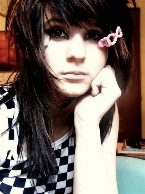 Emo Fashion Head To Toe Emo Hairstyles For Girls Get An Edgy