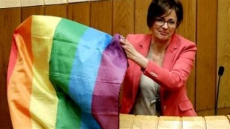 Galicia Aprueba La Primera Ley Auton Mica Contra La Discriminaci N De Lesbianas Bisexuales