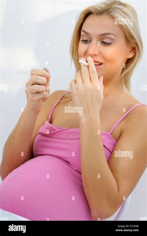 Pregnant Woman Smoking Stock Photo Alamy