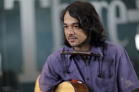 10 penyanyi pria indonesia dengan penampilan live terbaik