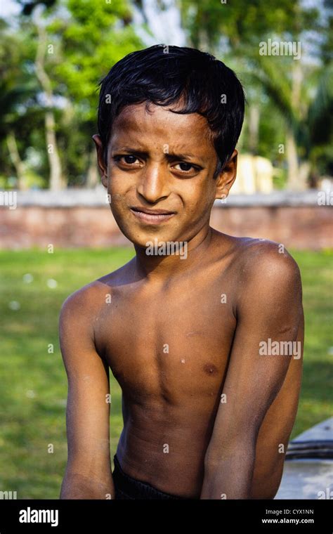 Porträt Von Halb Nackt Melancholischen Jungen Bagerhat Bangladesch