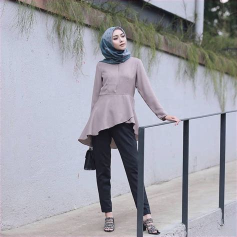 Inspiration outfit of the day (ootd) positif, kreatif & ceria trend hijab fashion style remaja indonesia Outfit Ala Selebgram Terbaru : 12 Cara Berfoto Ala ...