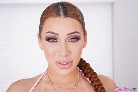 Pornstar Valentina Jewels Hussiepass Makyaj Izleyiciye Bakıyor Hd