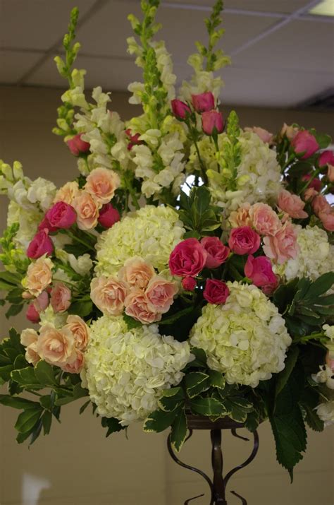 Looking out for some nice birthday gifts for grandma? Flowers by Amy: Weddings and Design: 80th Birthday Party....