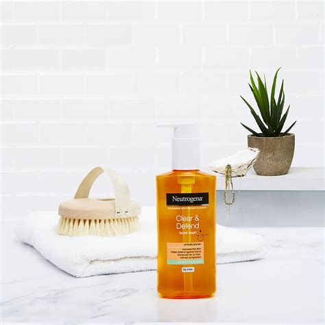 NEUTROGENA Clear Defend Facial Wash