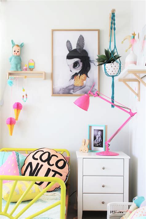Today, i'm sharing a few tips on how to successfully put together a kids room at grandma's house that hopefully the grandparents and kids alike will love and enjoy. ICE CREAM DECOR | Mommo Design