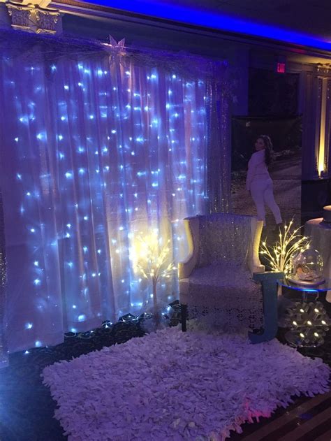 Winter wonderland party theme decorations. The 25+ best Winter wonderland party ideas on Pinterest ...