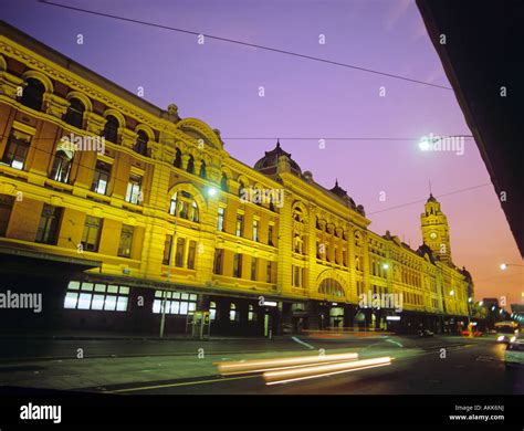 Flinders Street Station At Night Melbourne Australia Stock Photo Alamy