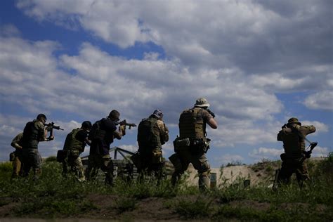 Russia Deploys More Troops Claims Progress In East Ukraine