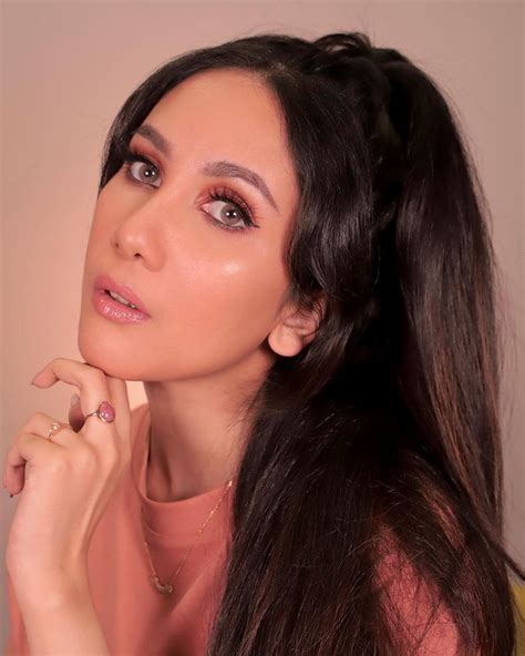 8 Beauty Influencer Terkenal di Indonesia, Kamu Suka yang Mana?  Toba.AI