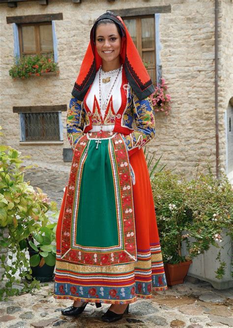 Pin By Rachel Austin On World Dress Italian Traditional Dress Italian Outfits Traditional