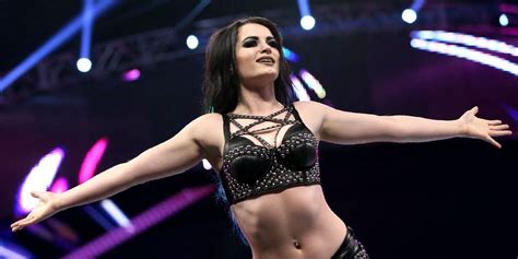 Wwe Raw Paige Returns With Debuting Nxt Names Screen Rant