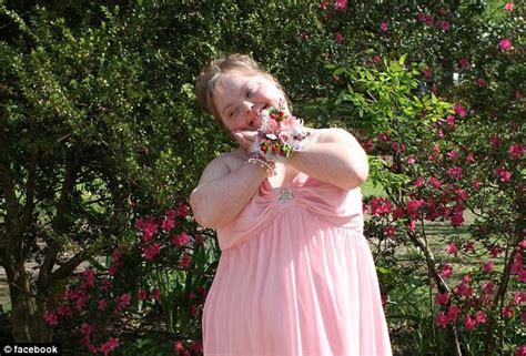 Heartwarming Pictures As Teenager Kara Marcum With Down S Syndrome Is Made Prom Queen Daily