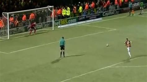 Hong Kong Referee Mike Deans Penalty Shootout Position