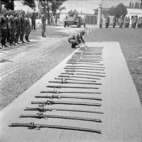 Ww2 Wwii Photo Japanese Officers Surrender Swords Malaya World War Two