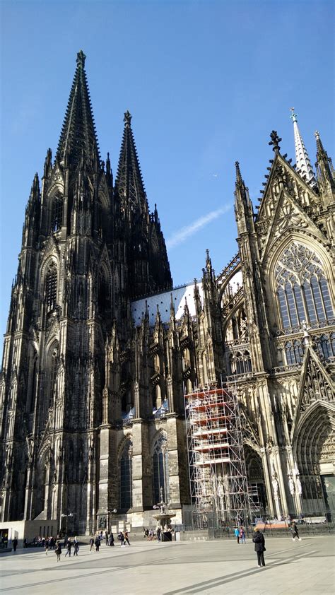 A new ken follett is born! The grand Cologne Cathedral | Visions of Travel