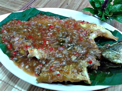 Masukkan kacang polong dan ikan teri, tumis hingga matang. Resepi Ikan Siakap Goreng Thai ~ Resep Masakan Khas