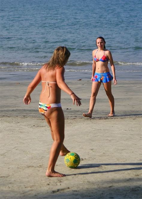 Women S Beach Football Futebol Feminino Women Playing Fo Flickr