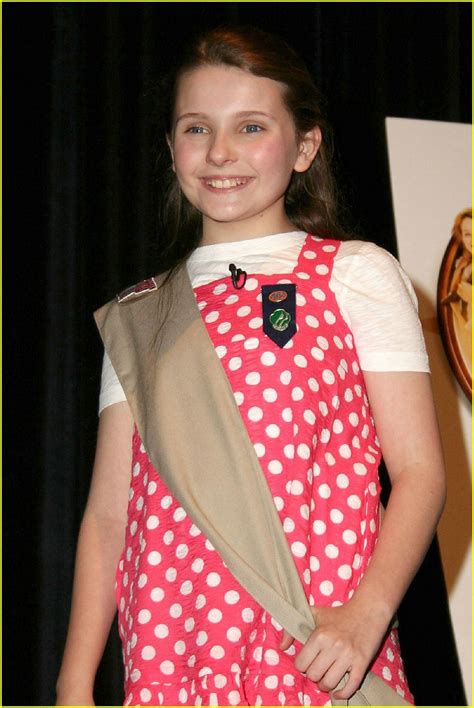 Abigail Breslin Enters Girl Scout Central Photo 1025101 Photos