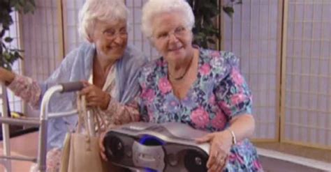 No One Imagined That 2 Grandmas Could Do This So Funny
