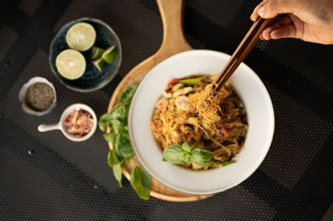 #happyvalentines for all you noodle lovers. Person using chopsticks eating noodles and a blurred background | Free Photo