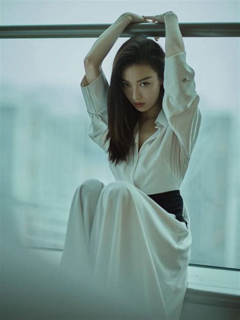 China Entertainment News Actress Ni Ni Releases Fashion Shots In 2020