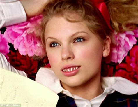 Buck Toothed Beauty Taylor Swift Has A Very Bad Hair Day As She