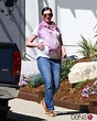 Anne Hathaway pasea embarazada por Los Angeles - Anne Hathaway pasea su ...
