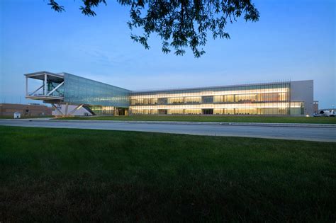 Nasa Glenn Unveils New Research Support Building