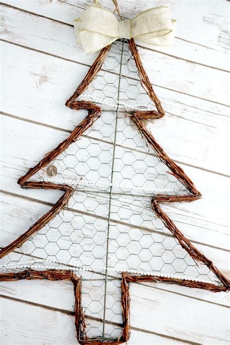 Farmhouse Chicken Wire Christmas Tree Wreath 12 Months Of Wreaths