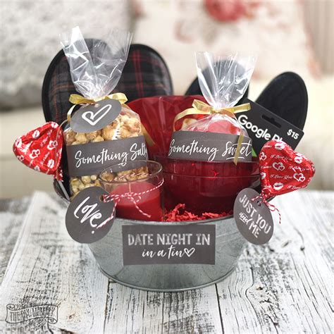 Valentine's day gifts for your best friend: Valentine's Day Date Night In Gift Basket Idea (+ 24 More ...