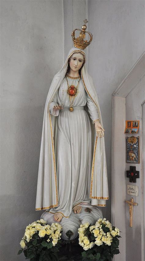 Immaculate Heart Of Mary Lady Of Fatima Fatima Mary And Jesus
