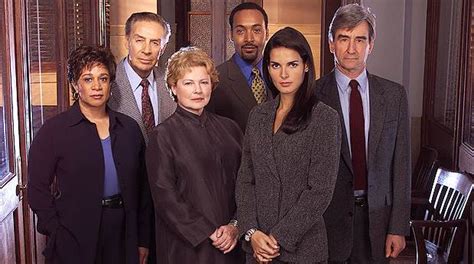 12 Famous Law And Order Cast Members Then And Now