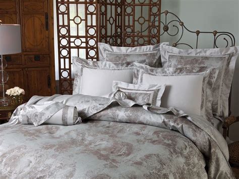 Médaillion Luxury Bedding Italian Bed Linens Schweitzer Linen