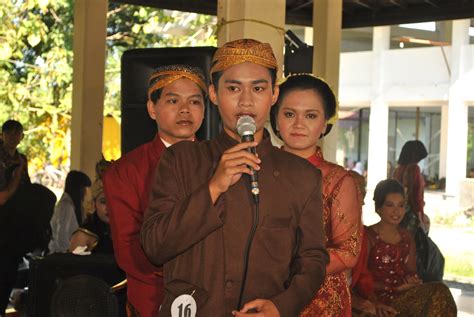 Pranatacara Pamedhar Sabda Keterampilan Berbicara Bahasa Jawa