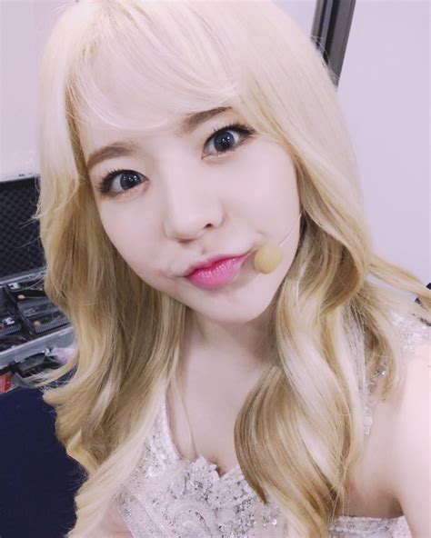 Snsd Sunny Greets Fans With Her Stunning Selfie Snsd Oh Gg F X