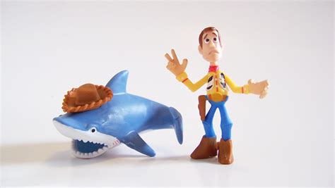 Howdy Howdy Howdy Squeaky Toy Shark And Toy Box Sheriff Wo Tim