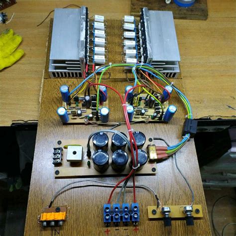 One transistor can take 1.3 amperes. 5200+1943 transistor amplifier. Dual channel. Power requirements: 55V+- 28.8A, 2020